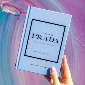 Prada LITTLE BOOK OF PRADA: THE STORY OF THE ICONIC FASHION HOUSE